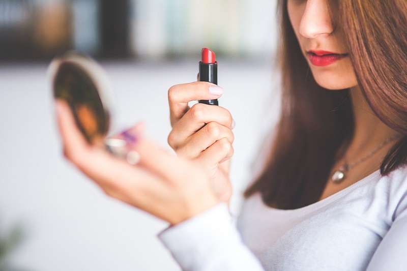 Uporaba NYX make-upa za poudarjanje ustnic